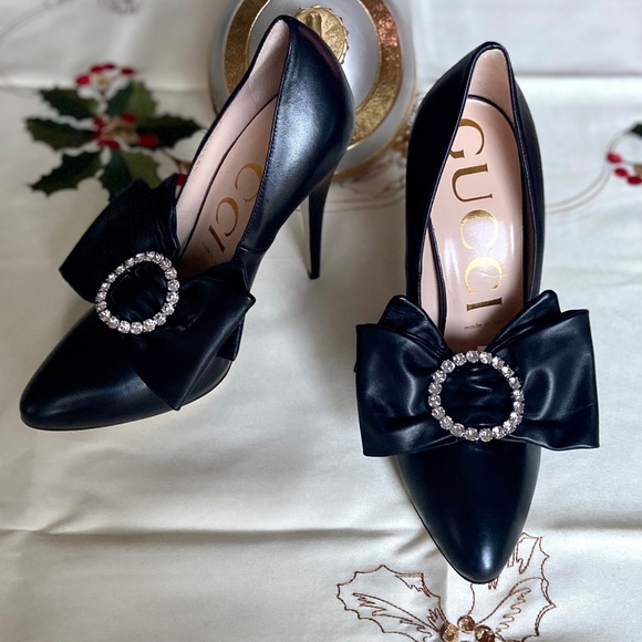 Gucci Shoes - HP🎉GUCCI Black Elaisa Detachable Crystal Bow Pump